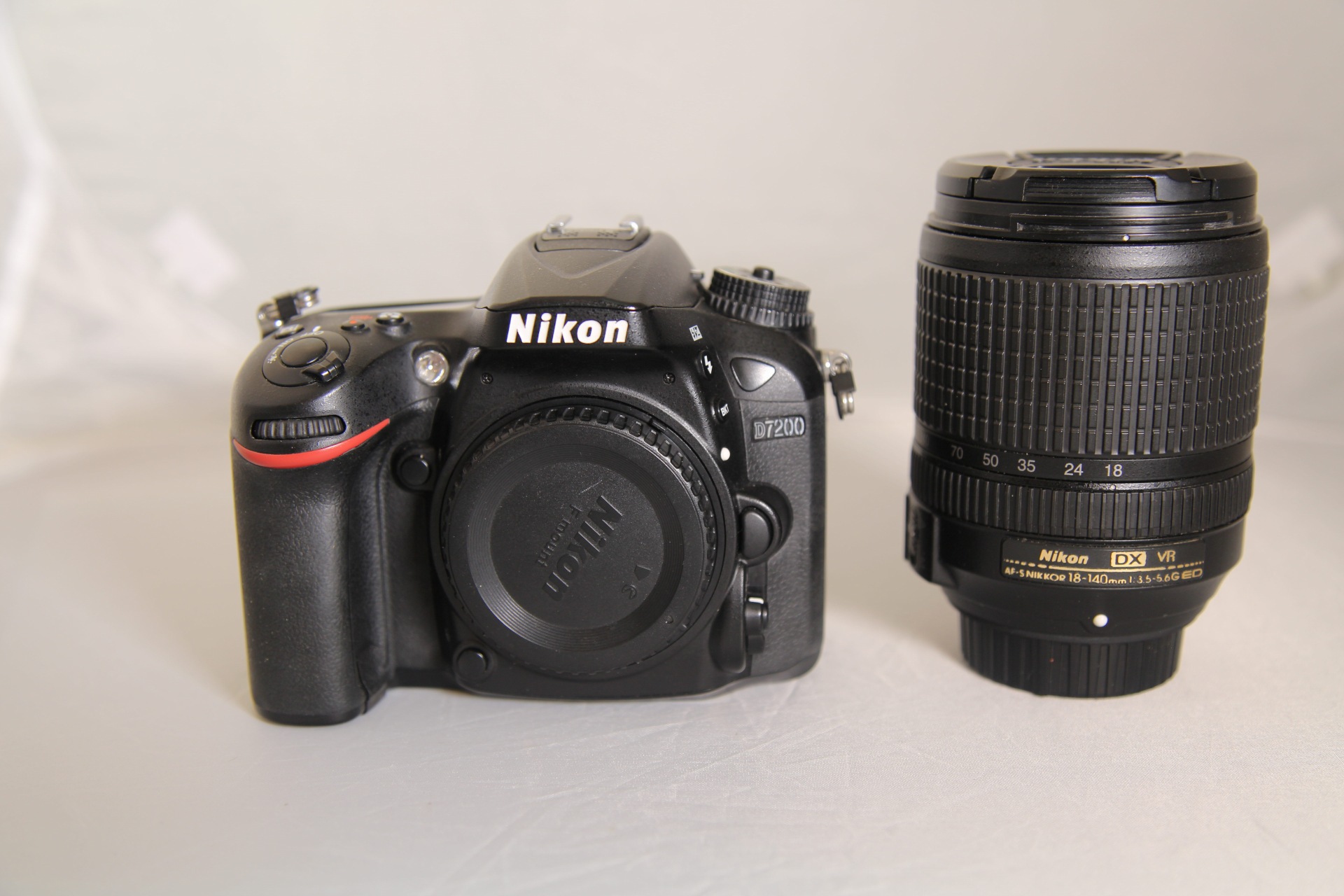 دوربین عکاسی کارکرده نیکون Nikon D7200 Kit 18-140mm f/3.5-5.6 G VR - کم مال